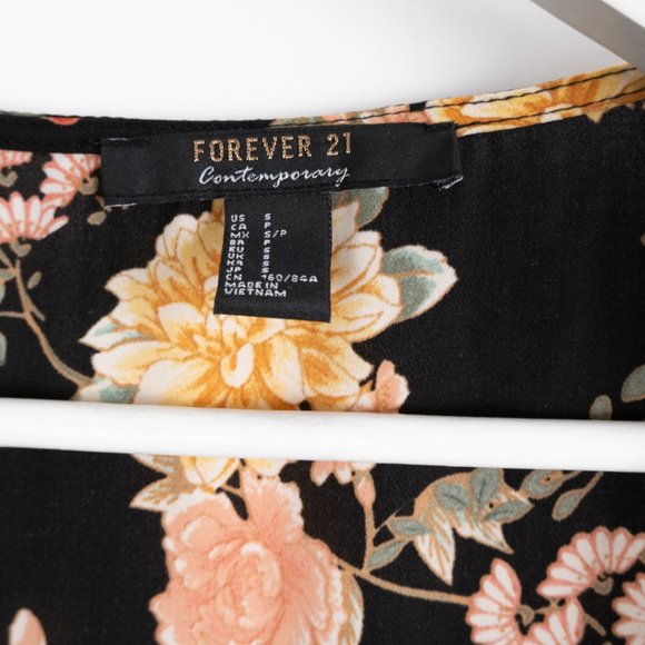 FOREVER 21 Contemporary black floral cardigan full length long kimono size S - Picture 2 of 10